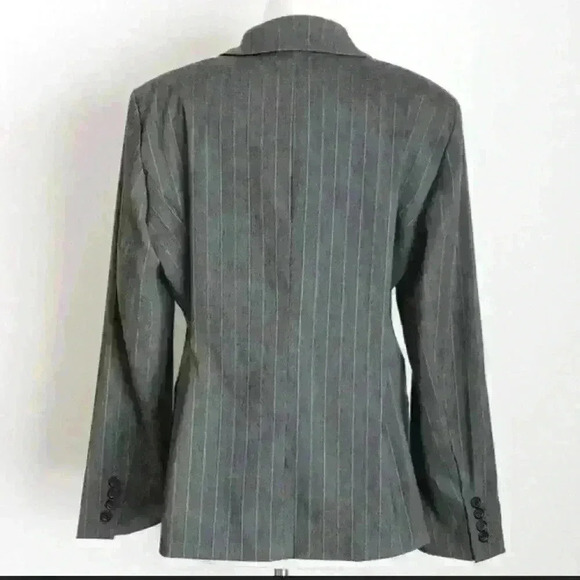 EUC Michael Kors Size 12 gray pinstripe fitted stretch blazer Item# 3C - Picture 3 of 7
